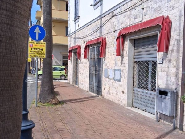 negozio in vendita a Rosignano Marittimo in zona Vada