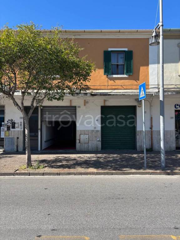 negozio in vendita a Rosignano Marittimo in zona Rosignano Solvay