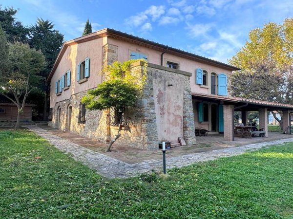 casa indipendente a Rosignano Marittimo in zona Castelnuovo della Misericordia