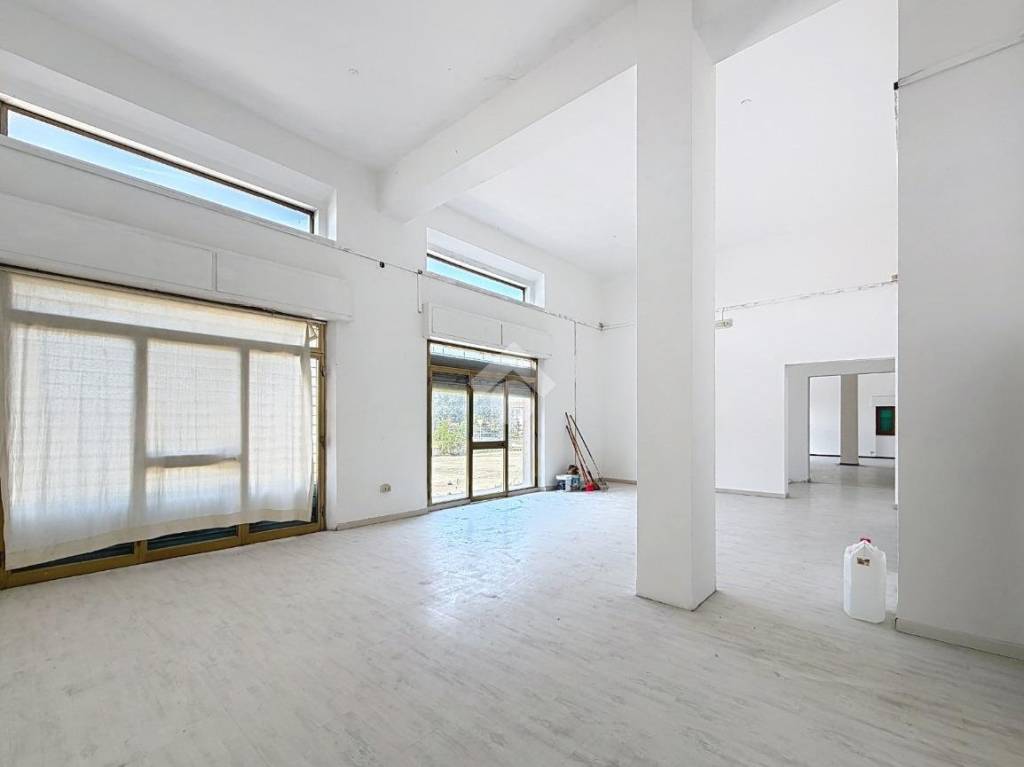 negozio in vendita a Rosignano Marittimo in zona Rosignano Solvay