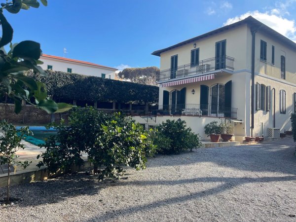 casa indipendente in vendita a Rosignano Marittimo in zona Castiglioncello