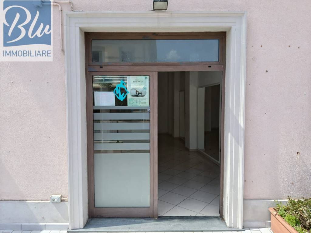 negozio in vendita a Rosignano Marittimo in zona Castiglioncello