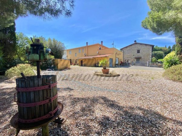 intera palazzina a Rosignano Marittimo in zona Castelnuovo della Misericordia