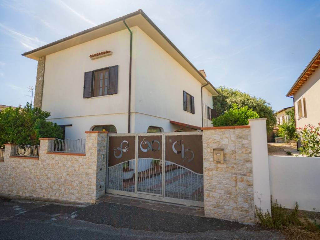 casa indipendente in vendita a Rosignano Marittimo in zona Rosignano Solvay