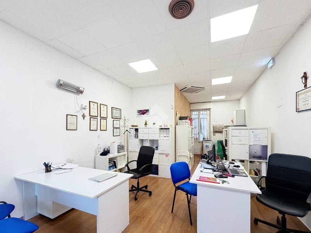 negozio in vendita a Rosignano Marittimo in zona Rosignano Solvay