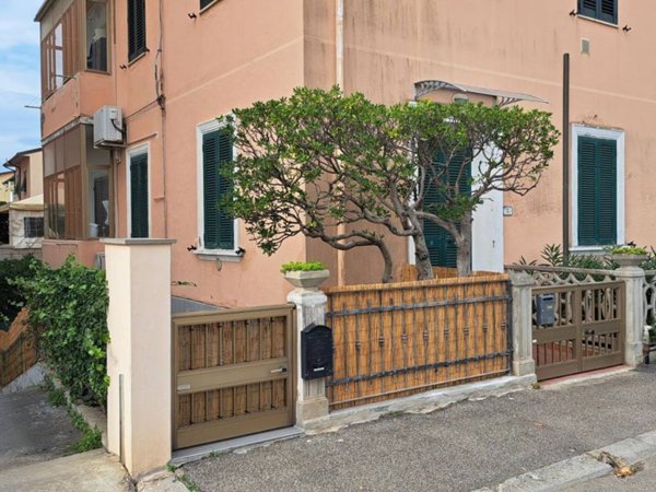 appartamento in vendita a Rosignano Marittimo in zona Rosignano Solvay