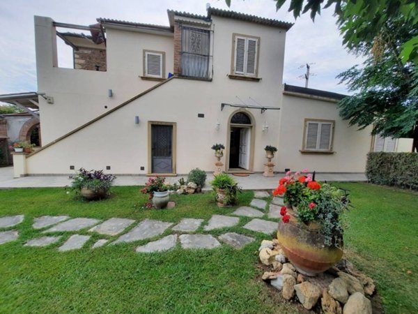 casa indipendente in vendita a Rosignano Marittimo