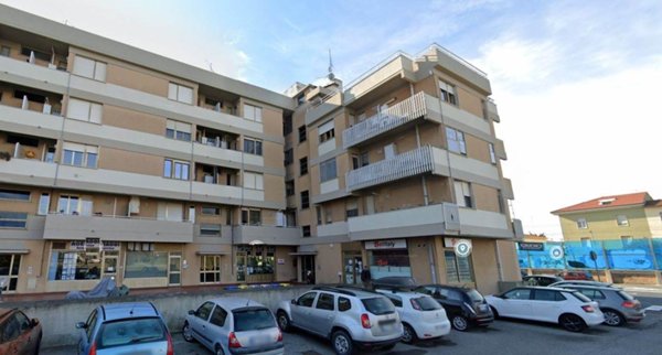 negozio in vendita a Rosignano Marittimo in zona Rosignano Solvay