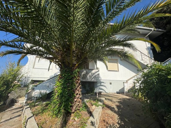 casa indipendente in vendita a Rosignano Marittimo in zona Nibbiaia