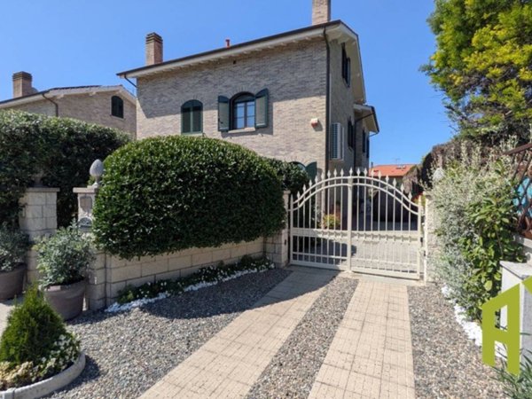casa indipendente in vendita a Rosignano Marittimo in zona Rosignano Solvay