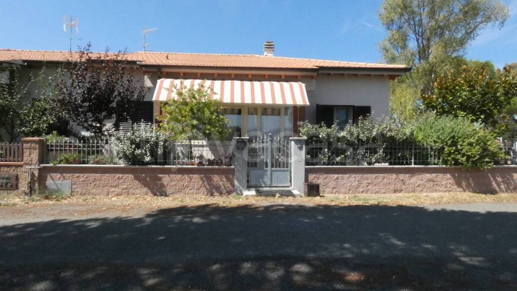casa indipendente in vendita a Rosignano Marittimo in zona Vada