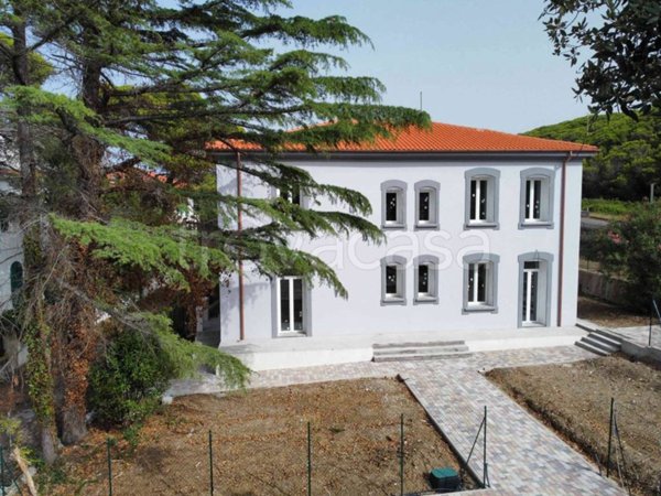 casa indipendente in vendita a Rosignano Marittimo in zona Castiglioncello