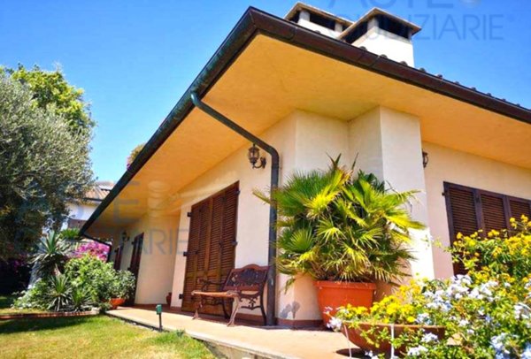 casa indipendente in vendita a San Vincenzo