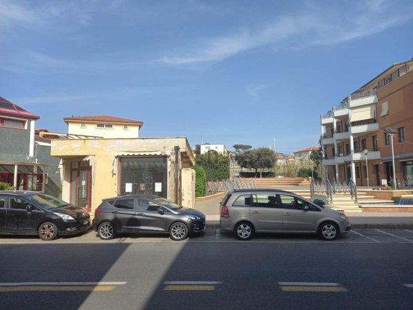 negozio in vendita a San Vincenzo