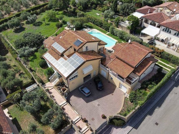 casa indipendente in vendita a San Vincenzo