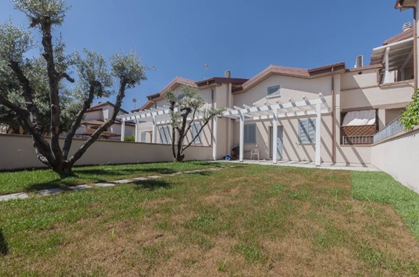 casa indipendente in vendita a San Vincenzo