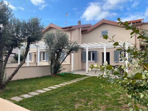 casa indipendente in vendita a San Vincenzo