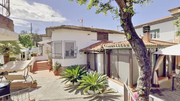 casa indipendente in vendita a San Vincenzo