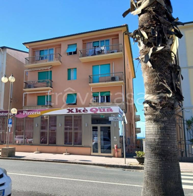 negozio in vendita a San Vincenzo