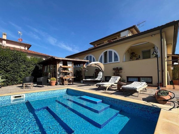 casa indipendente in vendita a San Vincenzo