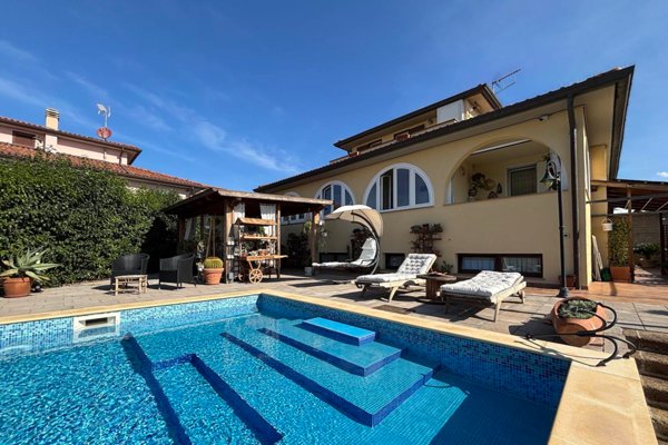 casa indipendente in vendita a San Vincenzo