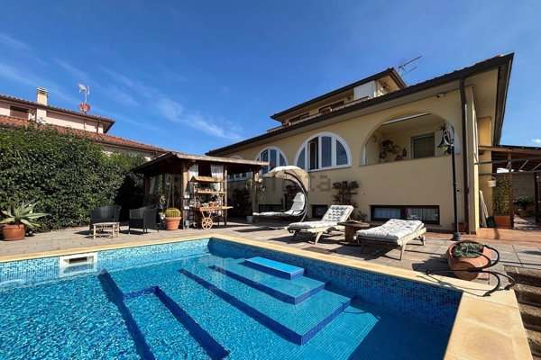 casa indipendente in vendita a San Vincenzo