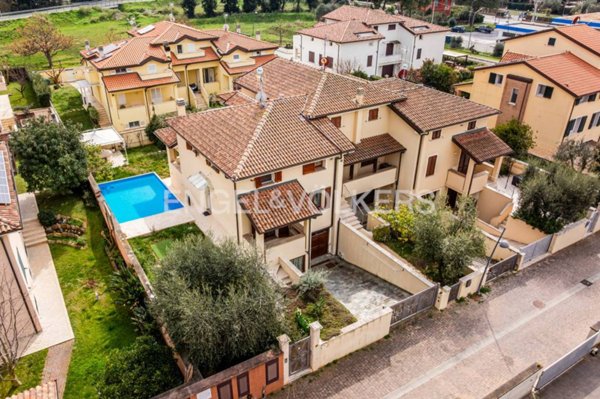 casa indipendente in vendita a San Vincenzo