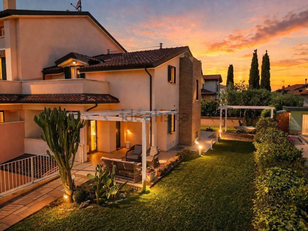 casa indipendente in vendita a San Vincenzo