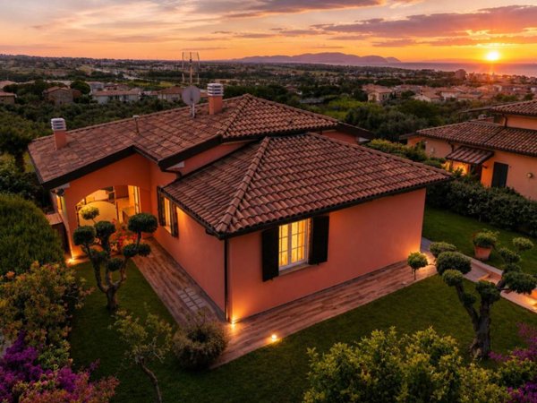casa indipendente in vendita a San Vincenzo