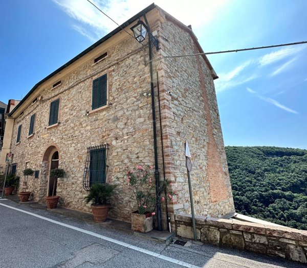 casa indipendente in vendita a Sassetta