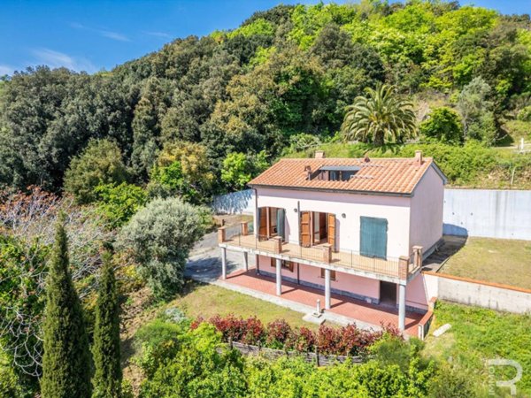 casa indipendente in vendita a Sassetta