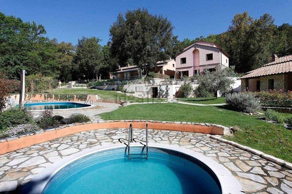 casa indipendente in vendita a Sassetta