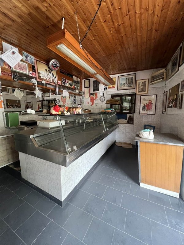 locale commerciale in vendita a Sassetta