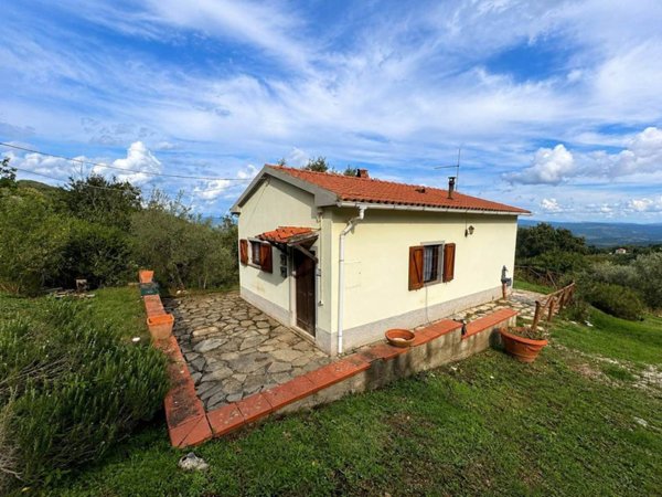 casa indipendente in vendita a Sassetta