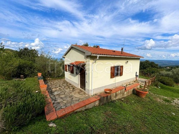 casa indipendente in vendita a Sassetta