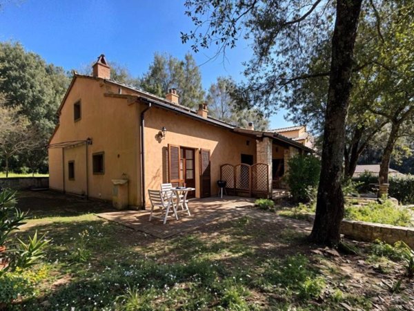 casa indipendente in vendita a Sassetta