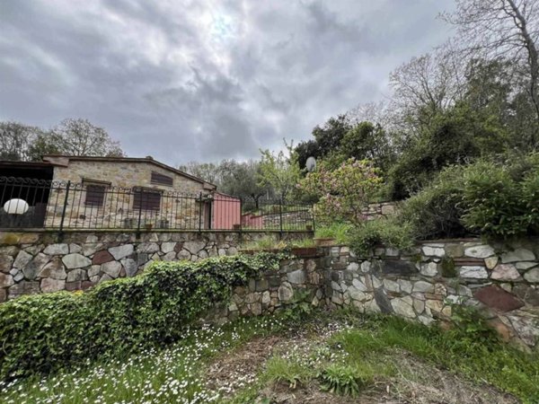 casa indipendente in vendita a Sassetta