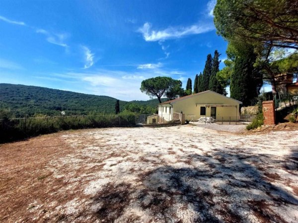 casa indipendente in vendita a Suvereto in zona Montioni
