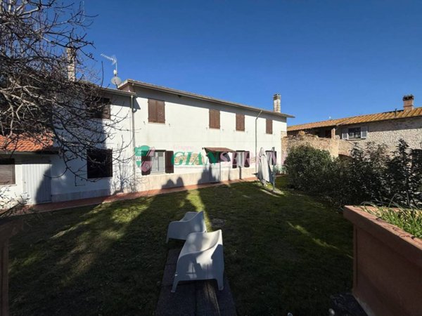 appartamento in vendita a Suvereto in zona Forni