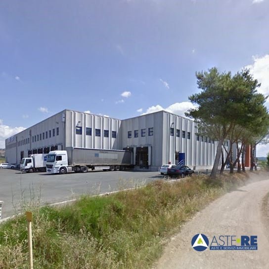 locale di sgombero in vendita a Suvereto