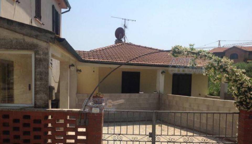 appartamento in vendita a Suvereto in zona Forni