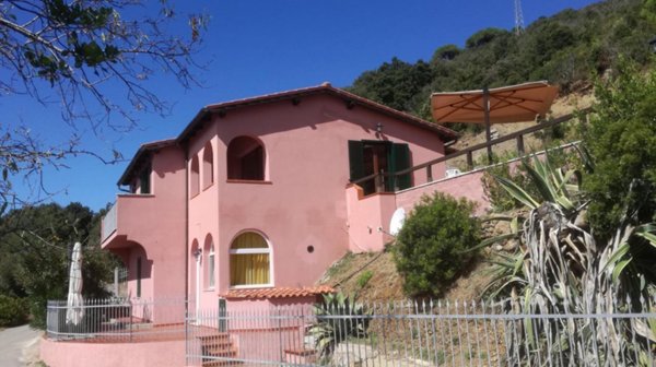 casa indipendente in vendita a Rio in zona Cavo