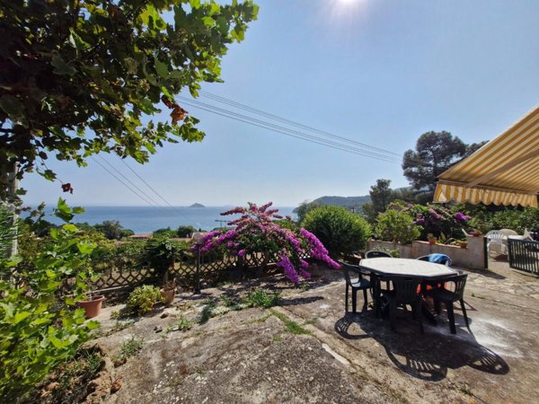 casa indipendente in vendita a Rio in zona Cavo
