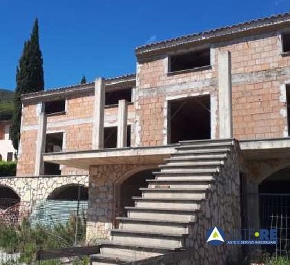 intera palazzina in vendita a Rio in zona Rio nell'Elba