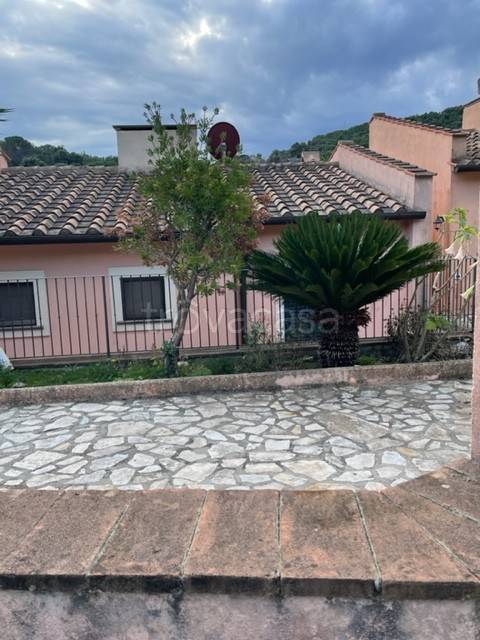 casa indipendente in vendita a Rio in zona Cavo