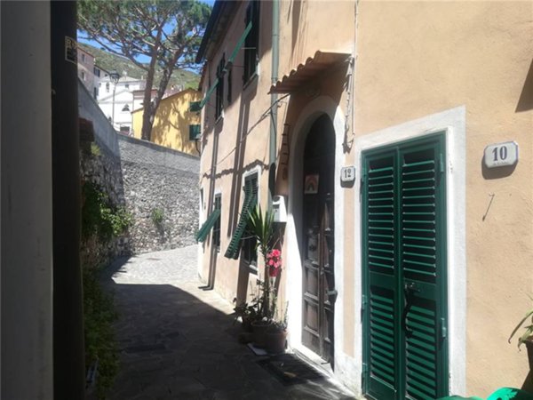 appartamento in vendita a Rio in zona Rio nell'Elba