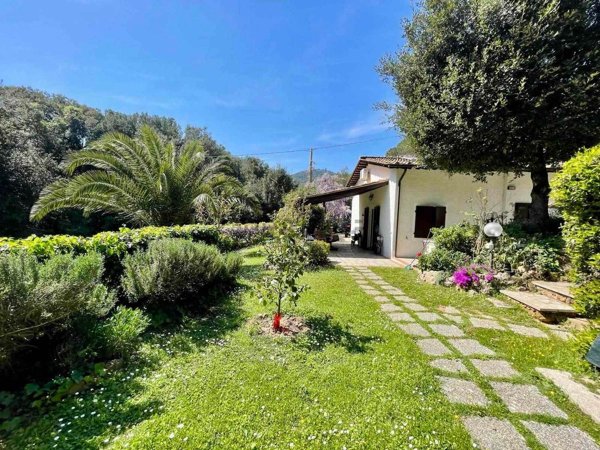 casa indipendente in vendita a Rio in zona Rio Marina