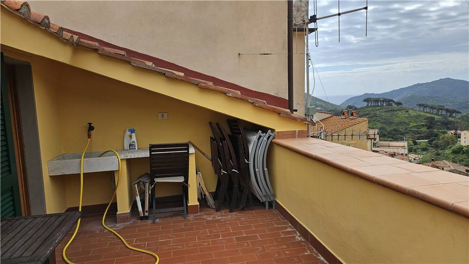 intera palazzina in vendita a Rio in zona Rio nell'Elba