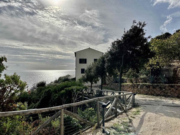 appartamento in vendita a Rio in zona Cavo