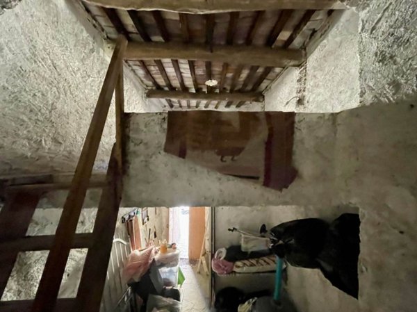 locale di sgombero in vendita a Rio in zona Rio nell'Elba